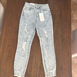 Tinseltown Hi-Rise the mom Distressed Light Blue Jeans size 5/27